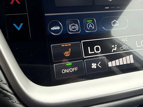 Used 2025 Subaru Outback Premium AWD/4WD image 11
