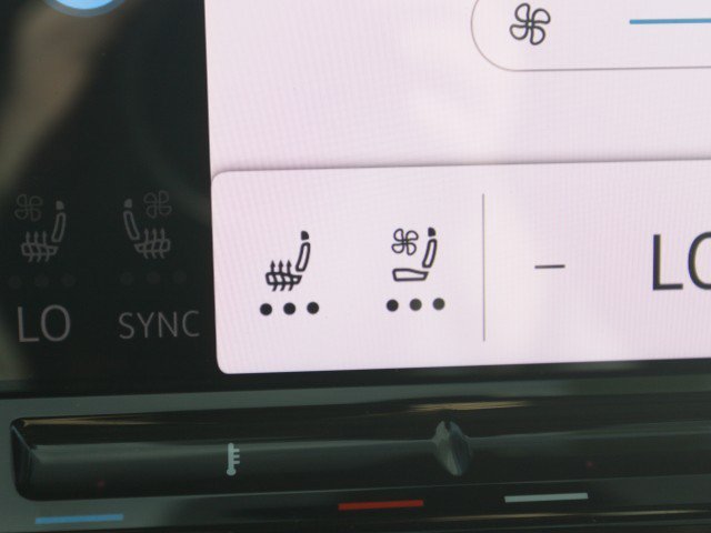 Used 2024 Volkswagen Atlas SE w/ Panoramic Sunroof Package FWD image 23