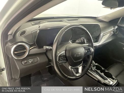 Used 2024 Chevrolet Trax ACTIV w/ Sunroof Package FWD image 31