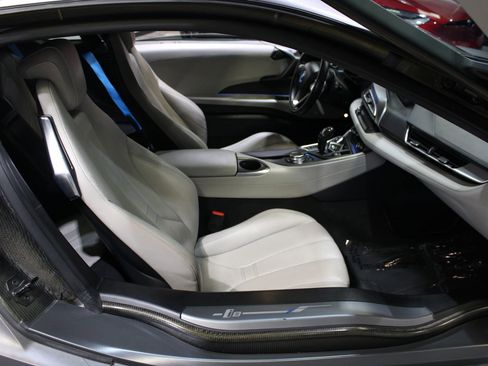 Used 2015 BMW i8 image 17
