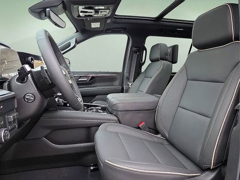 New 2026 Chevrolet Suburban Premier AWD/4WD image 17