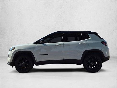 Used 2024 Jeep Compass Latitude w/ Convenience Group AWD/4WD image 9