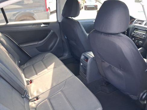 Used 2011 Volkswagen Jetta SE FWD image 26
