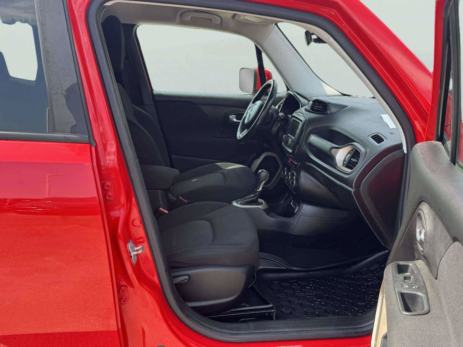 Used 2015 Jeep Renegade Latitude w/ Popular Equipment Group FWD image 48