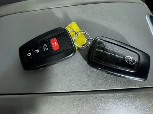 Used 2020 Toyota Highlander Limited AWD/4WD image 44