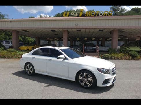 Used 2017 Mercedes-Benz E 300 4MATIC image 1