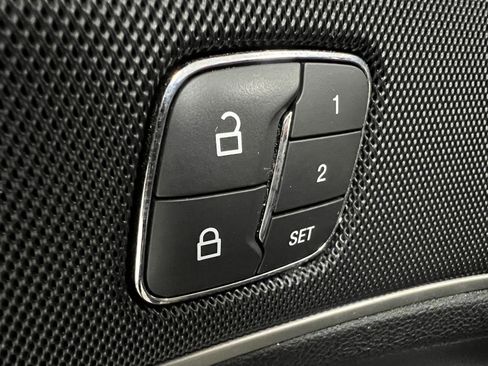 Used 2020 Lincoln MKZ image 16