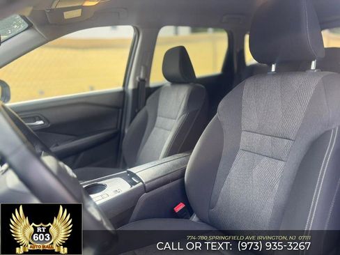Used 2025 Nissan Rogue SV FWD image 14