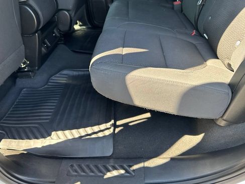 Used 2020 Chevrolet Silverado 1500 Custom w/ Custom Value Package AWD/4WD image 31