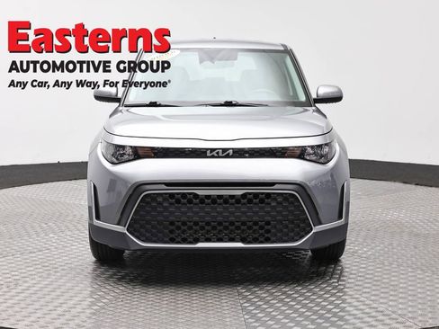 Used 2025 Kia Soul LX w/ LX Technology Package FWD image 2