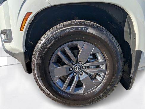 Certified 2025 Nissan Frontier SV image 5