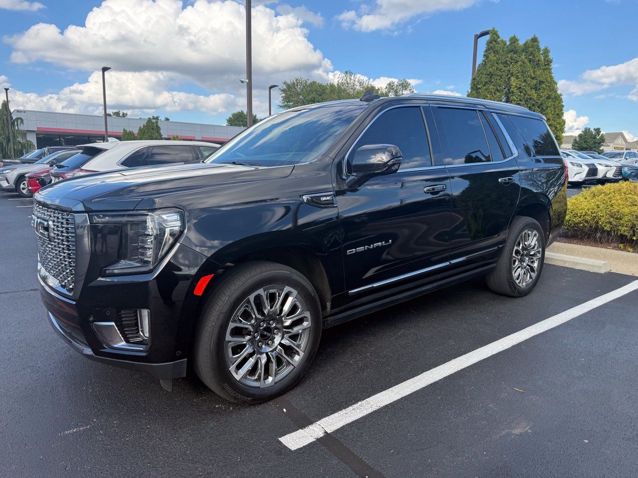 Used 2024 GMC Yukon Denali Ultimate AWD/4WD image 9