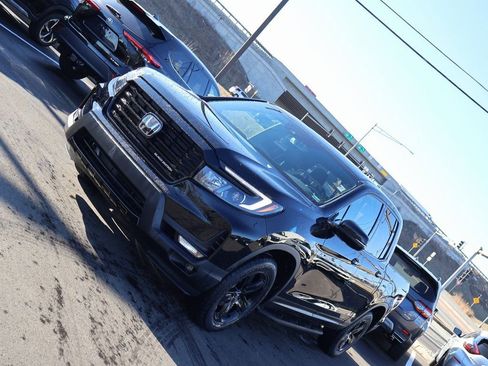 Certified 2023 Honda Ridgeline Black Edition image 3