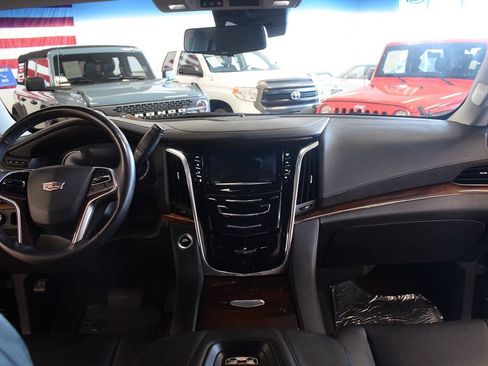 Used 2019 Cadillac Escalade ESV Luxury RWD image 29