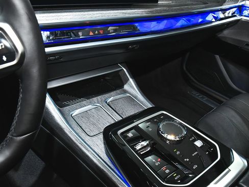 Used 2025 BMW 740i RWD image 72