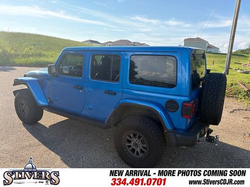 Used 2022 Jeep Wrangler Unlimited Rubicon w/ Dual Top Group AWD/4WD image 9