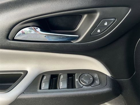 Used 2023 Chevrolet Equinox LT image 12