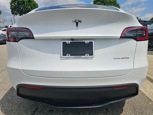 Used 2023 Tesla Model Y Long Range AWD/4WD image 4