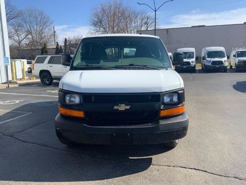 Used 2014 Chevrolet Express 2500 RWD image 2