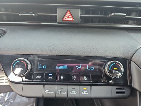 Used 2025 Hyundai Elantra Sport FWD image 21