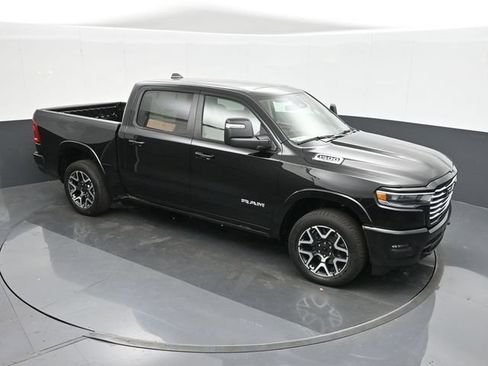 Used 2025 RAM 1500 Laramie AWD/4WD image 32