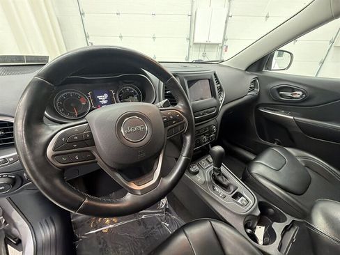 Used 2020 Jeep Cherokee Latitude Plus w/ Comfort/Convenience Group AWD/4WD image 11