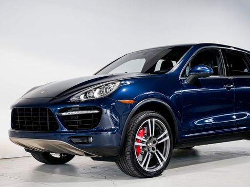 Used 2012 Porsche Cayenne Turbo image 38
