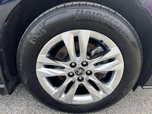 Used 2024 Toyota Sienna Limited AWD/4WD image 10