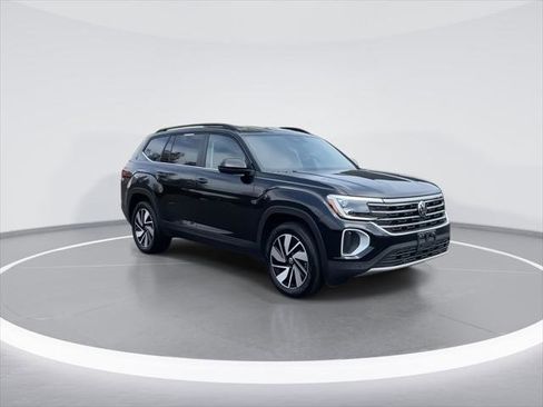 Certified 2025 Volkswagen Atlas SE FWD image 2