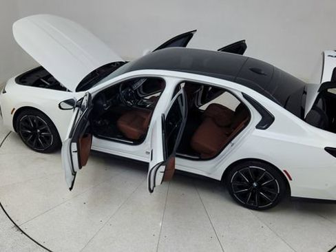 Used 2023 BMW 740i w/ Executive Package image 91