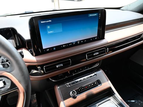 Used 2026 Lincoln Aviator Reserve AWD/4WD image 27