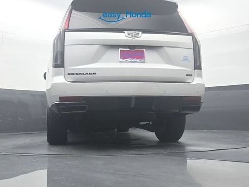 Used 2024 Cadillac Escalade ESV Sport w/ LPO, ONYX Package AWD/4WD image 33