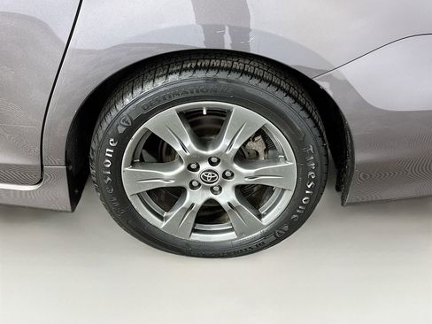 Used 2020 Toyota Sienna SE w/ SE Preferred Package FWD image 19