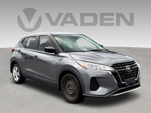 Used 2021 Nissan Kicks S image 1