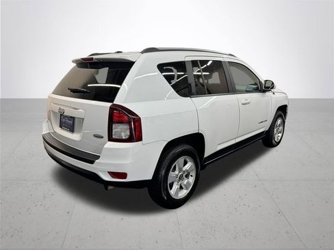 Used 2017 Jeep Compass Latitude FWD image 7