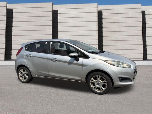 Used 2016 Ford Fiesta SE FWD image 5