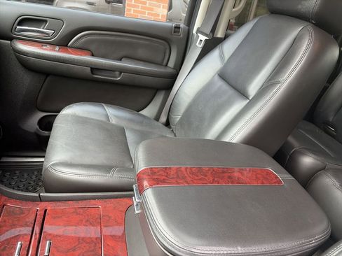 Used 2007 Cadillac Escalade EXT w/ Information Package AWD/4WD image 25