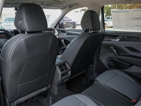 New 2025 Volkswagen Tiguan SE image 20