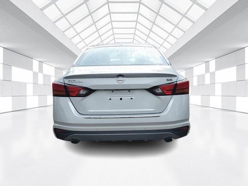 Used 2021 Nissan Altima 2.5 SR w/ SR Premium Package image 5