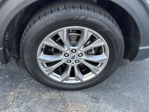 Used 2022 Ford Explorer Limited image 32