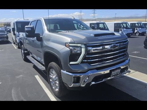 Used 2025 Chevrolet Silverado 3500 LTZ w/ LTZ Plus Package AWD/4WD image 2