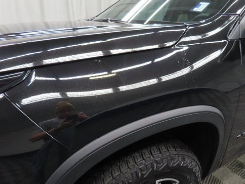 Used 2025 Chevrolet Traverse Z71 image 47