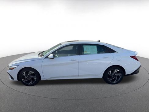 Used 2025 Hyundai Elantra SEL image 9
