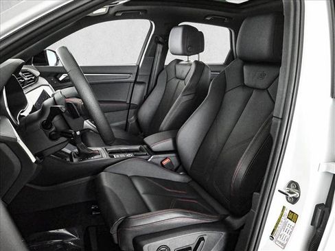 Certified 2025 Audi Q3 2.0T Premium Plus w/ Premium Plus Package image 17