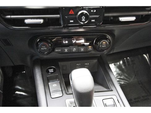 Used 2026 Nissan Kicks SV FWD image 27
