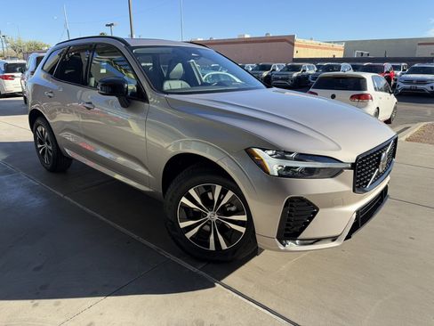 Used 2025 Volvo XC60 B5 Core image 6