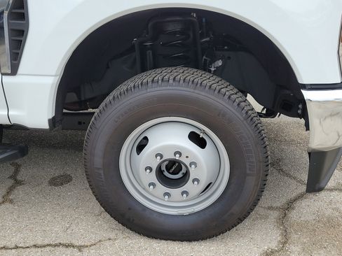 New 2025 Ford F350 XL w/ XL Chrome Package image 7