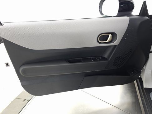 Used 2025 MINI Cooper 2-Door Hardtop FWD image 9