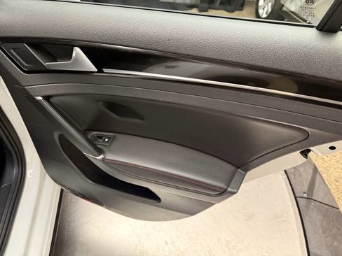 Used 2016 Volkswagen GTI SE w/ Driver Assistance Package image 22