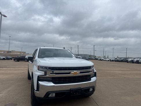 Used 2020 Chevrolet Silverado 1500 LT w/ Convenience Package image 3